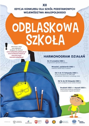 plakat z napisem odblaskowa szkoła, w tle plecak szkolny w kolorze granatowym.