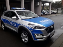 Oznakowany radiowóz policyjny marki Toyota