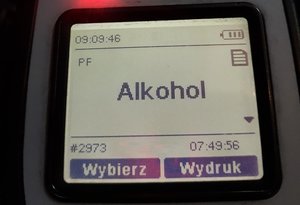 Na alkosensorze napis Alkohol