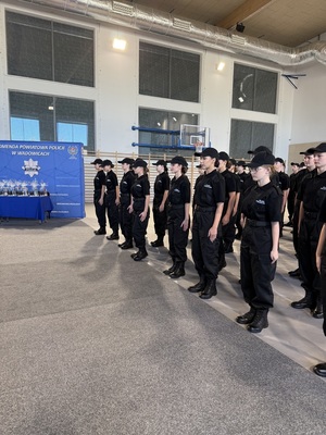 Klasy policyjne stojące w szeregach