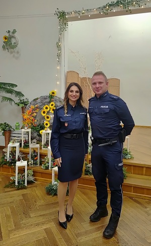 Umundurowana policjantka i policjant