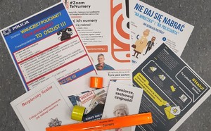 Ulotki na temat bezpieczeństwa seniorów oraz elementy odblaskowe