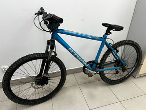 Rower koloru niebieskiego