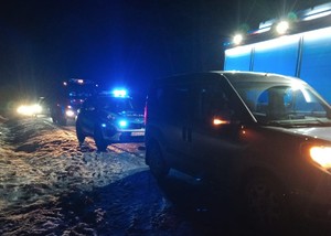 W wieczorowej  porze służbowe samochody.