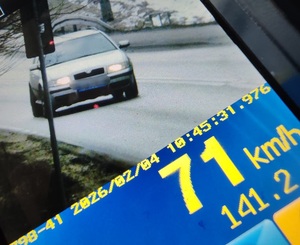 Nagranie z wideorejestratora i zarejestrowana prędkość 71 kilometrów na godzinę