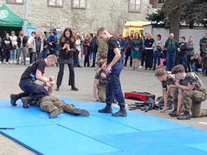 Pokaz technik walk przez uczniów