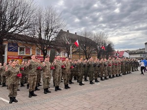 Ślubujący uczniowie klas mundurowych