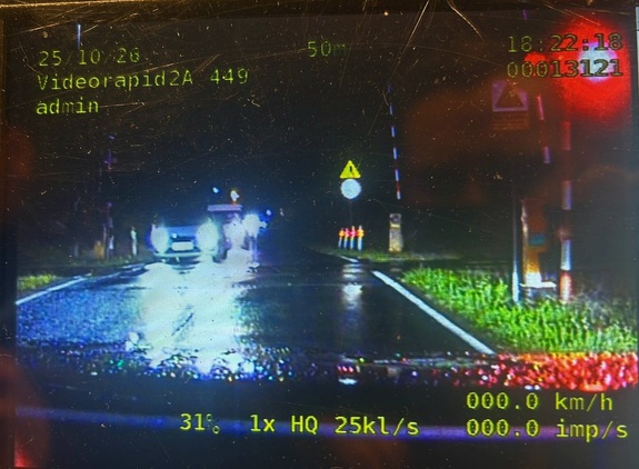 Zdjęcie z wideorejestratora,  przejazd kolejowy